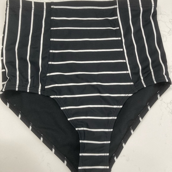 Old Navy bikini top & bottom set - Picture 4 of 4